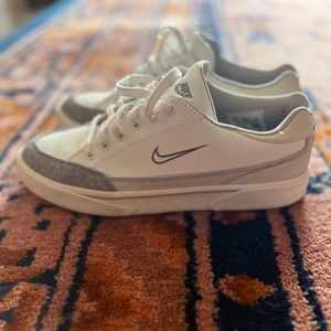 Men’s Nike size 9.5